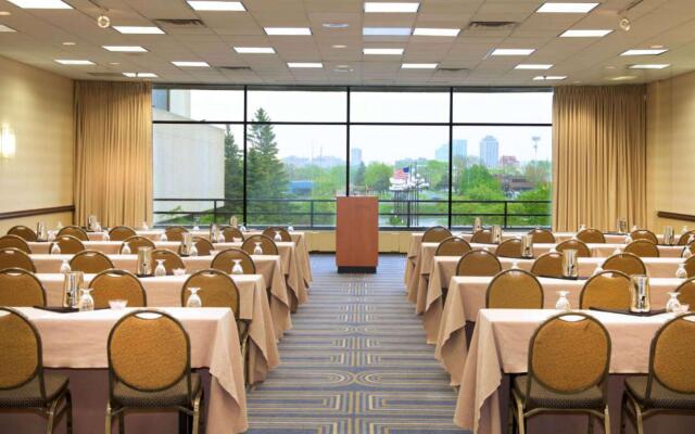 Doubletree by Hilton Bloomington - Minneapolis South