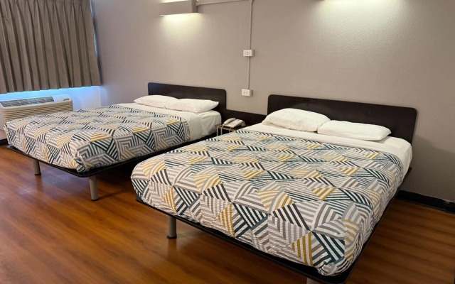 Motel 6 Joliet, IL - I-80