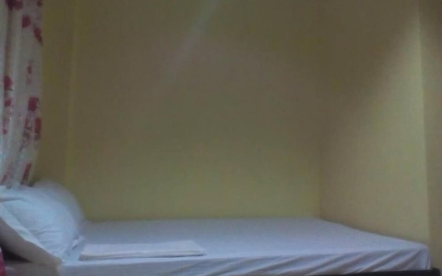RMS Travellers Inn - Hostel