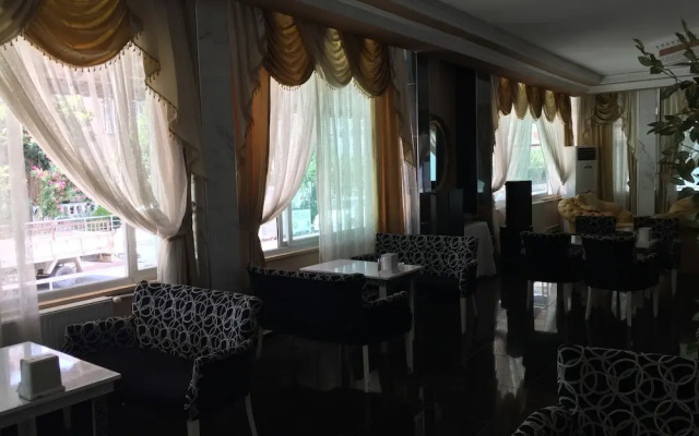 Grand Calypso Hotel