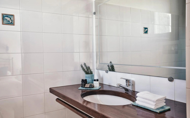 Angelina Aegina Boutique Escape
