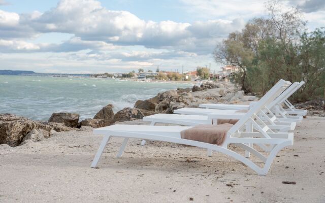 Costa Vasia Suites & Apartments