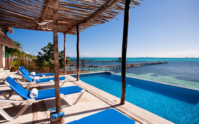 Maria's Kan Kin with Private Beach