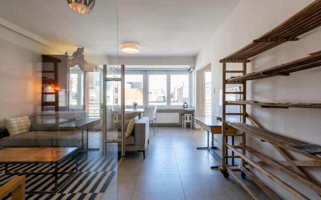 Modern Apartment with Free Parking