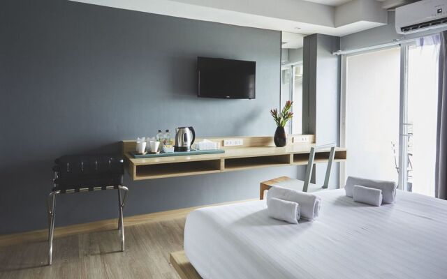 Siri Hotel And Residence Bearing