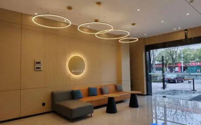 City Comfort Inn Express Hotel (Nanchang Vientiane City Gaoxin Avenue Subway Station)