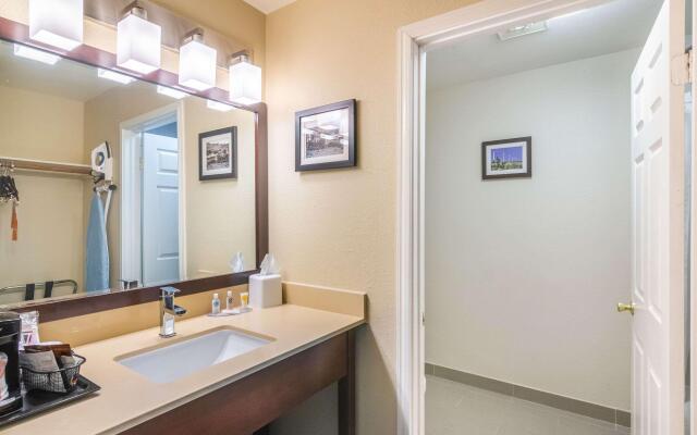 Comfort Inn & Suites