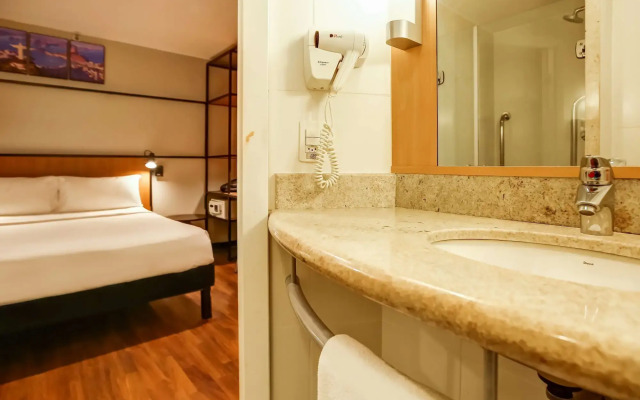 ibis Copacabana Posto 2 Hotel