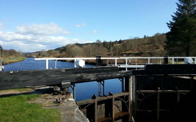 Crinan Canal Cottage