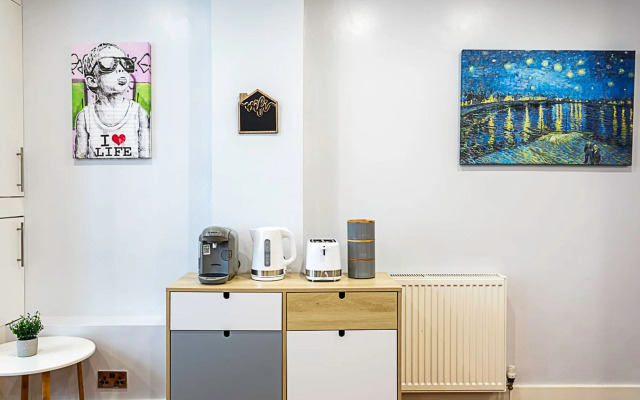 Bright Clapham Apartment