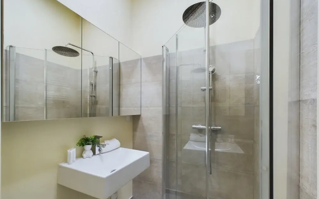 Bright Studio on Wilcza by Renters