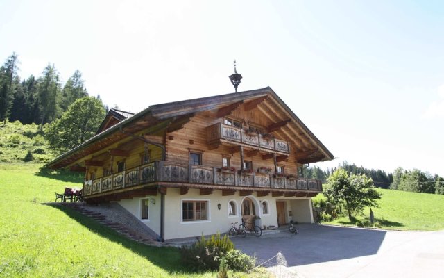 Villa on a Courtyard Near the ski Area in Salzburg