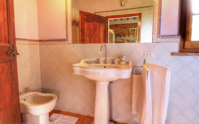 Rustic Villa with Private Pool near Montepulciano