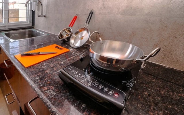 OYO 27826 Home Graceful Stay Near Airport