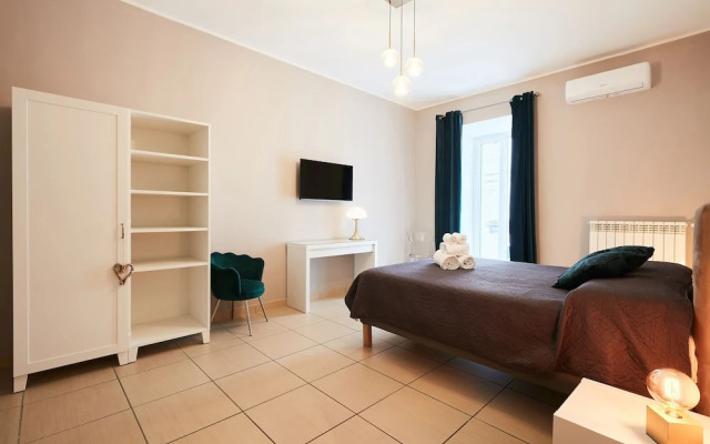 Vicky s Luxury Guesthouse by Napoliapartments