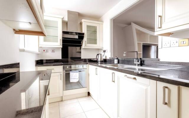 Spacious Holborn Apartment Close to Tube