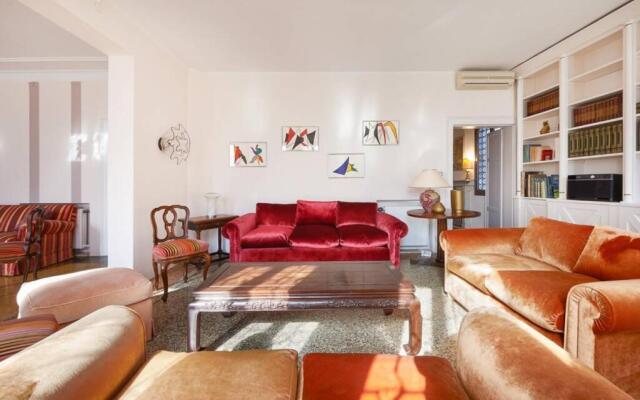 Ca' Fenice, charming apartment in San Marco, sleep 7