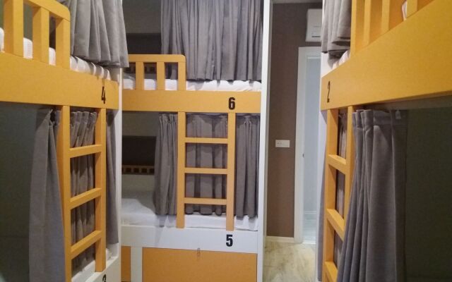 Sakura Hostel & Pub