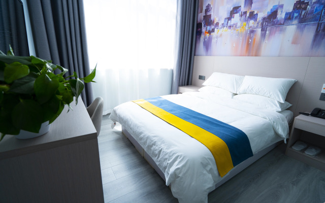 Riste Hotel (Luoxin industrial cluster, Xin'an County)