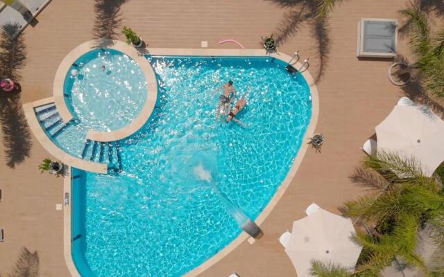 Attico Vista Mare E Piscina