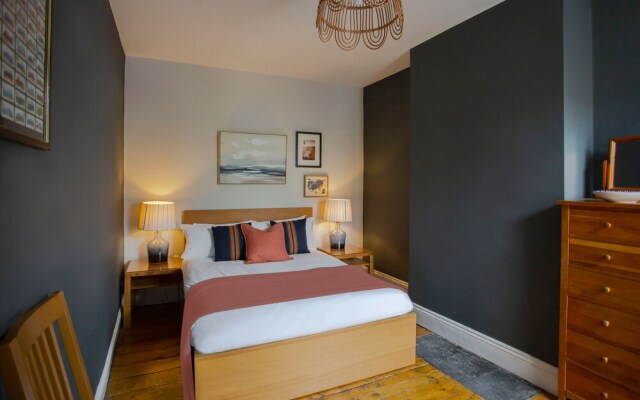 Sleek & Stylish Bristol Getaway With Garden