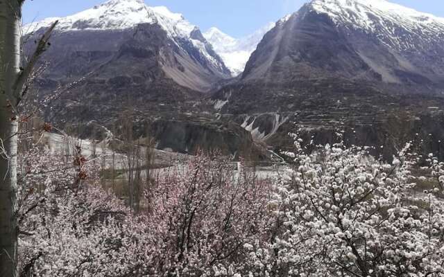 Hilltop Hotel Hunza