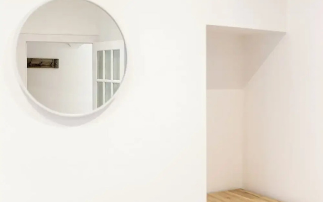 Bright & Airy 2BD - 10min walk to Centre