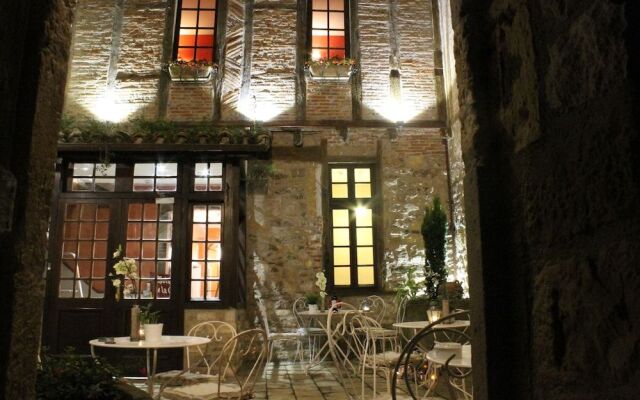 Hotel Raymond VII