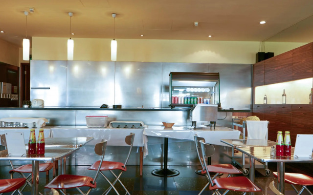 Classique Hotel (SG Clean Certified)