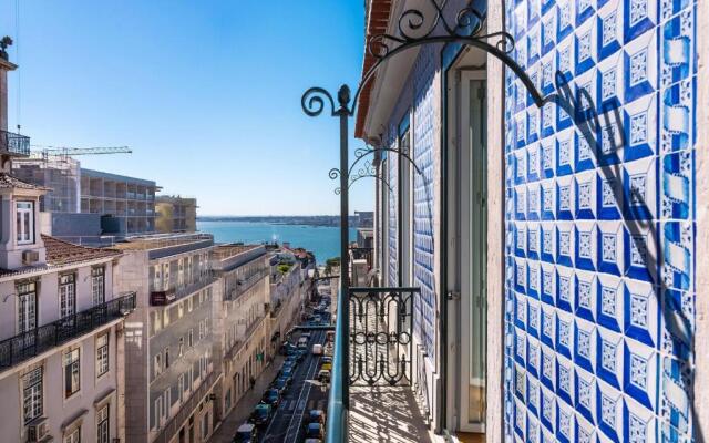 Amazing 1BDR Apartment in Chiado by LovelyStay