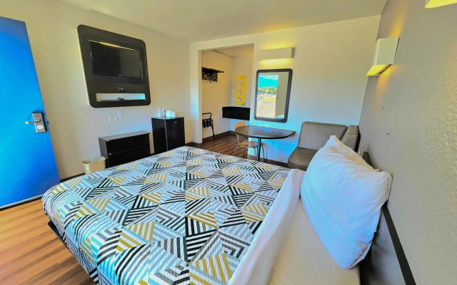 Motel 6 Palm Desert, CA - Palm Springs Area
