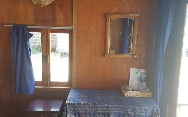 Driftwood Hostel and Bungalows