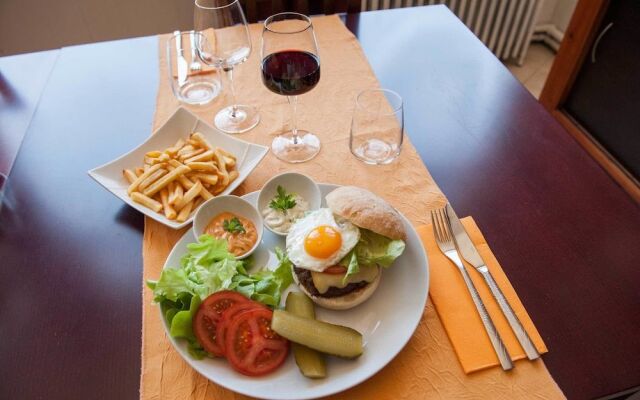 Hotel Restaurant  Rive Gauche