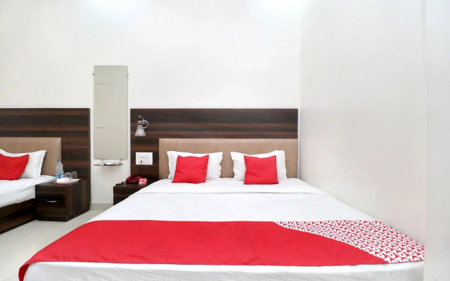OYO 16379 Hotel LivInn Hub