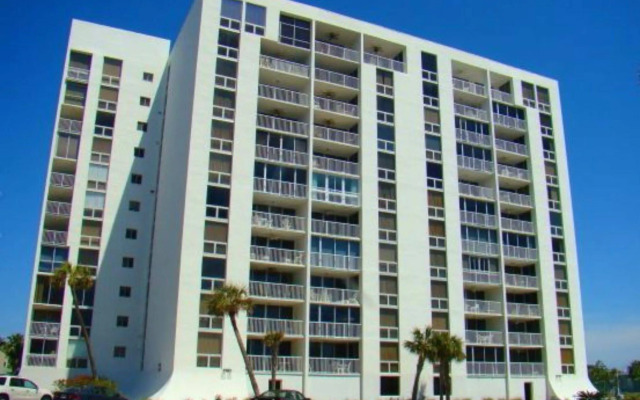 Shoreline Towers by Holiday Isle