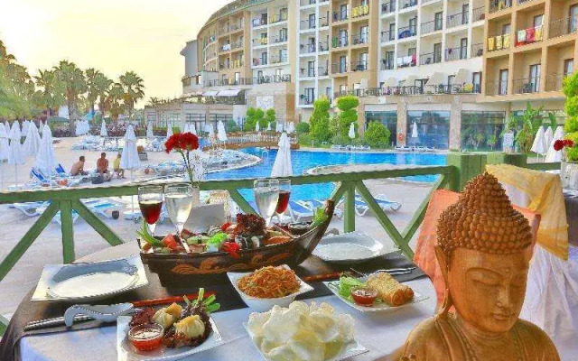 Lyra Resort & Spa