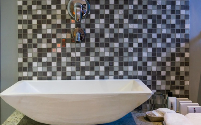The One 8 Hotel