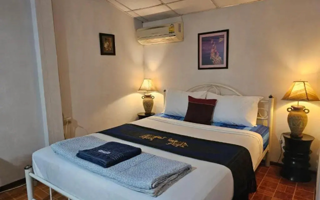 P California Inter Hostel