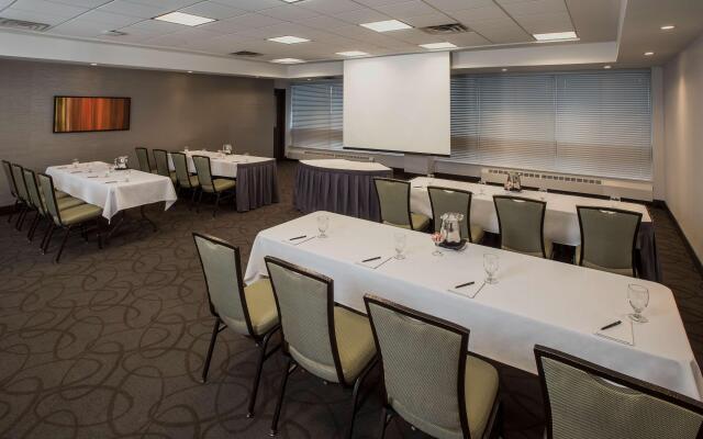 Hilton Winnipeg Airport Suites