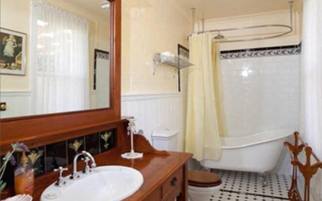 Seaton on Spence - Old world charm with modern living