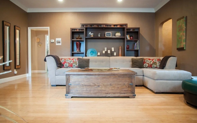 Large Groups Sequoia Park, CA Coast Wineries, Skiing. Enjoy Fire Pit, Hot Tub, Outdoor Kitchen
