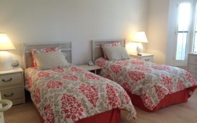 La Peninsula Blvd Condo