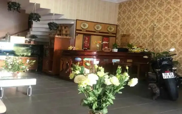 Quang Chien Hotel by Zuzu