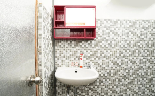 OYO 302 Karolin Homestay