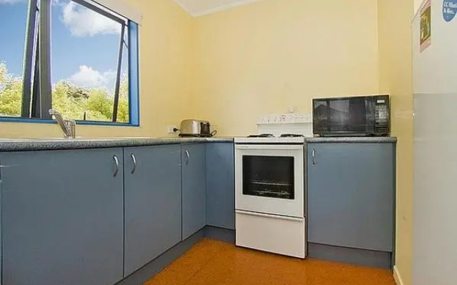 Castleview Getaway Matarangi - Matarangi Holiday Home