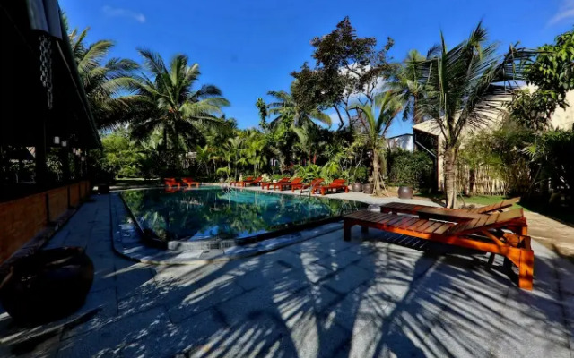 La Paloma Resort