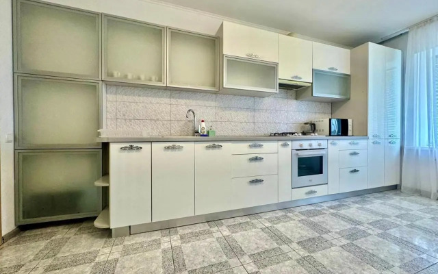 Стильные 2-комнатные апартаменты в светлых тонах, центр Полтавы