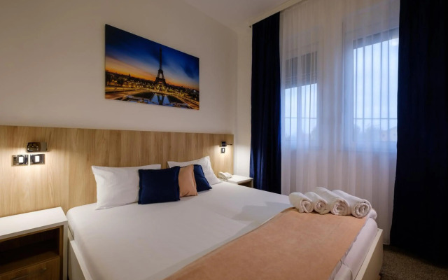 Airport Garni Hotel
