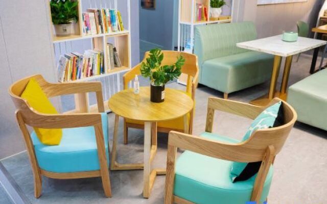 Mijia Youth Hotel (Shanghai Hongqiao Luohe Luo Shop)