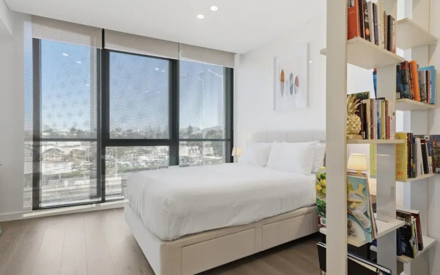 Coastal Apartment With Rooftop Pool